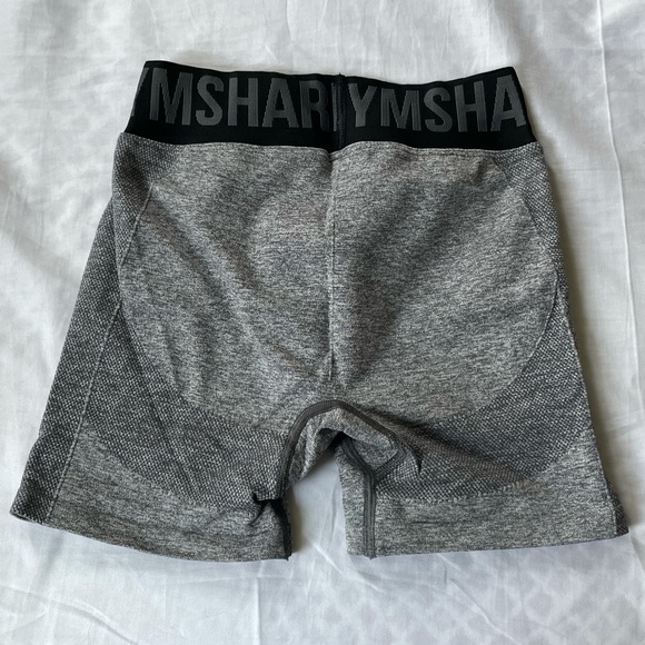 Gymshark flex shorts 🖤 - Picture 2 of 8